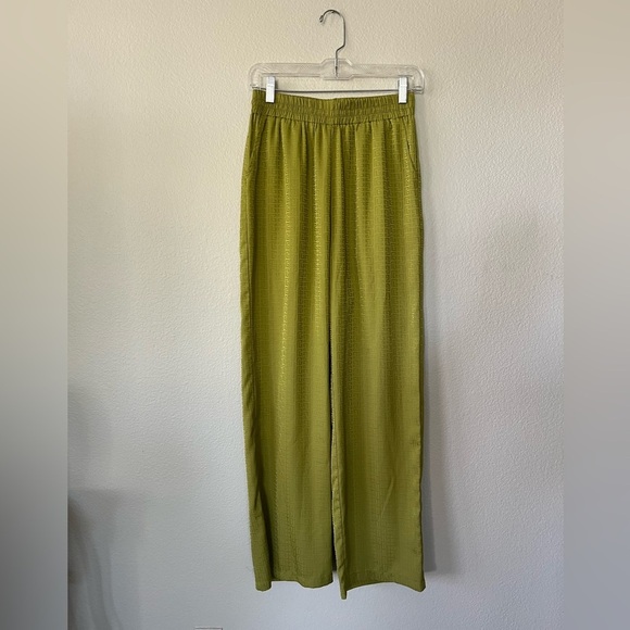 4th & Reckless Geometric Satin Wide Leg Pants in Lime Green Women’s Size L - Picture 3 of 15